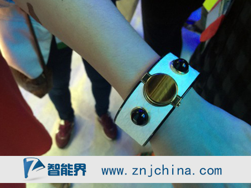 只為女性！英特爾MICA智能手鐲