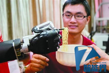 能用筷子撈面，我國(guó)仿人假肢機(jī)械手將投放市場(chǎng)