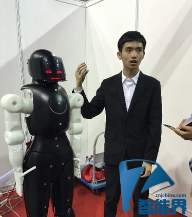 我國大學(xué)生打造手語機(jī)器人，幫助聽障人士正常交流