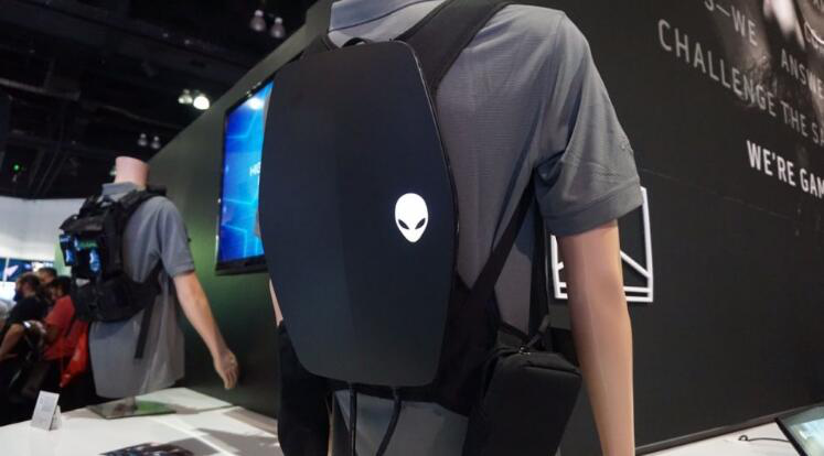 隨時隨地的沉浸式體驗！Alienware打造了一款VR背包