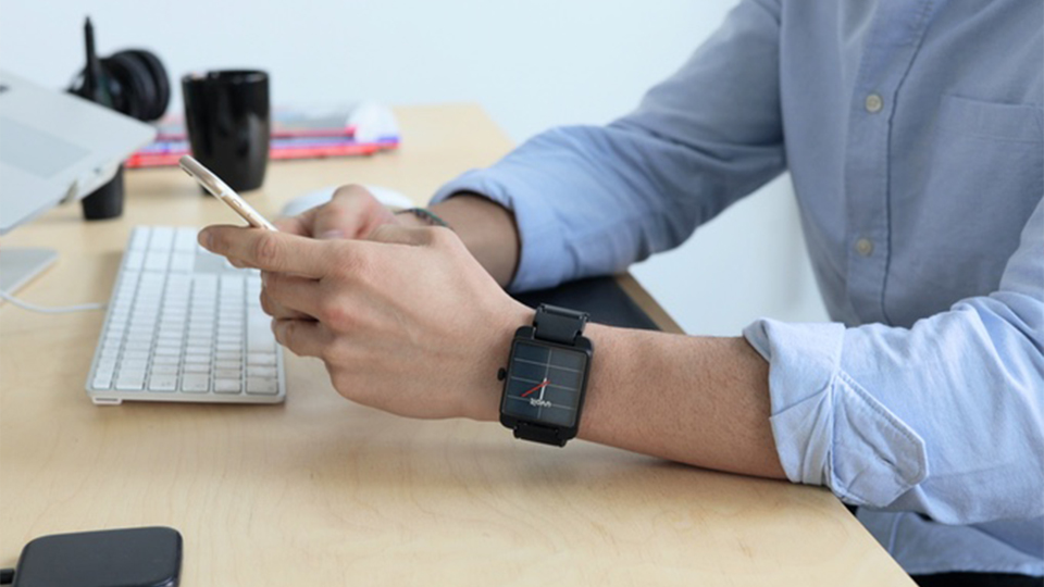 【智能界大百科】顏值又高又能給手機充電的手表Uvolt Watch