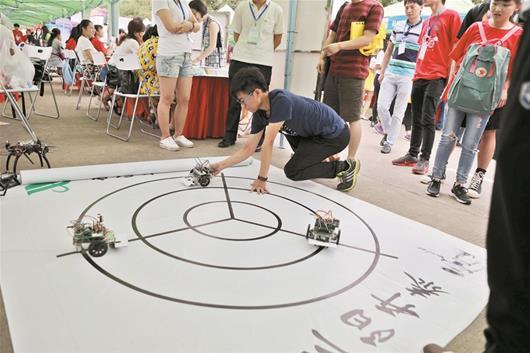大學(xué)生團隊發(fā)明“餐桌機器人”