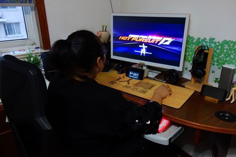 專(zhuān)注10年人體工學(xué)電腦椅專(zhuān)家，黑白調(diào)HDNY133電腦椅體驗(yàn)！