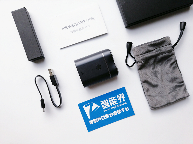 輕巧便攜，全身水洗——煥醒便攜式剃須刀YTS100