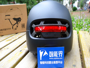 戴上Smart4u城市輕騎閃盔，做騎士更美