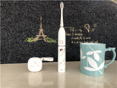 給口腔來(lái)次深度SPA-usmile雙子星電動(dòng)牙刷