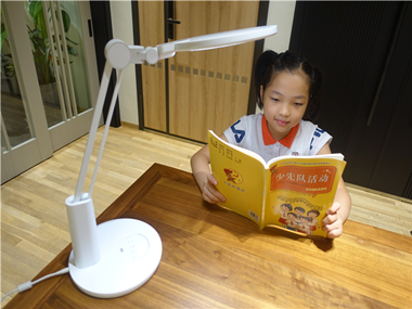 保護(hù)孩子眼睛，從臺(tái)燈做起，孩視寶VL235B護(hù)眼臺(tái)燈體驗(yàn)