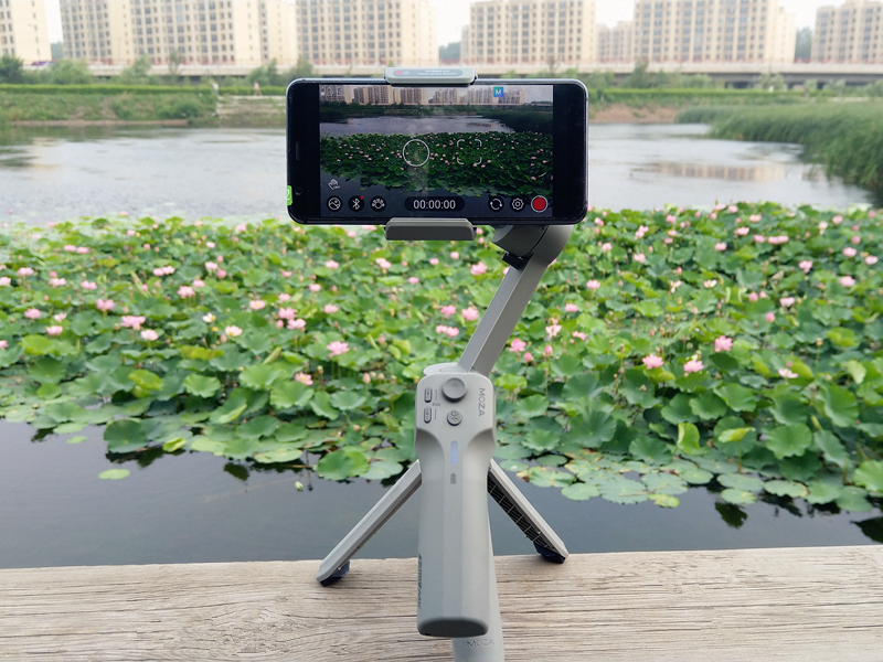 使用簡單方便的vlog神器，魔爪手機穩(wěn)定器mini MX