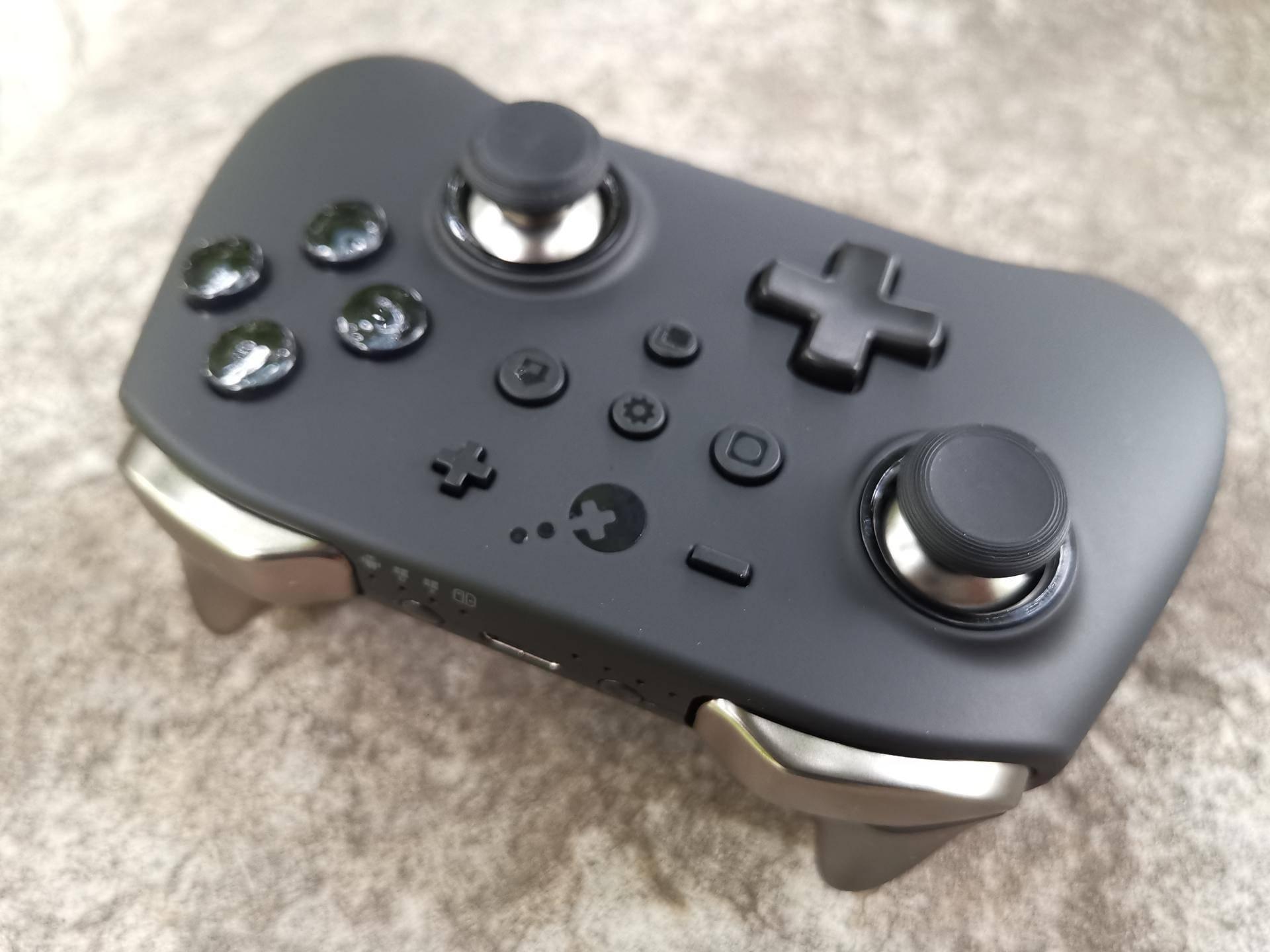 谷粒金剛PRO手柄：一機(jī)通吃PC、Switch、手游、電視