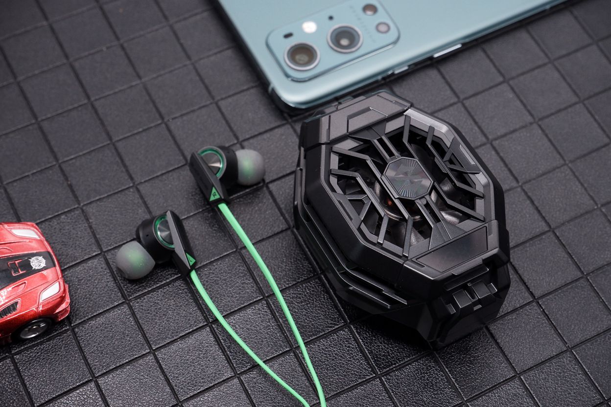 黑鯊冰封散熱背夾2Pro+圈鐵版游戲耳機(jī)，帶來完美手游體驗(yàn)