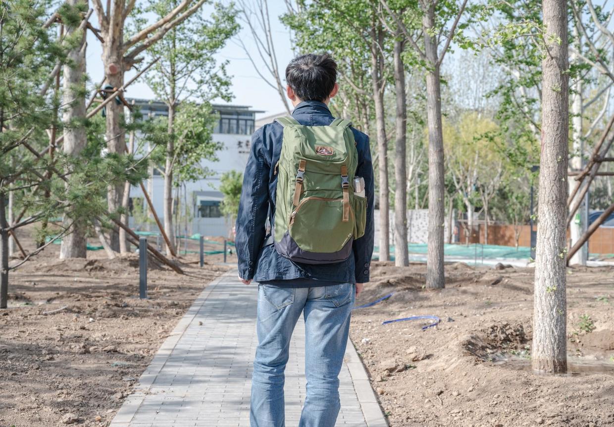 更適合步行者的背包，讓日常通勤更輕松，多特Walker通勤包體驗