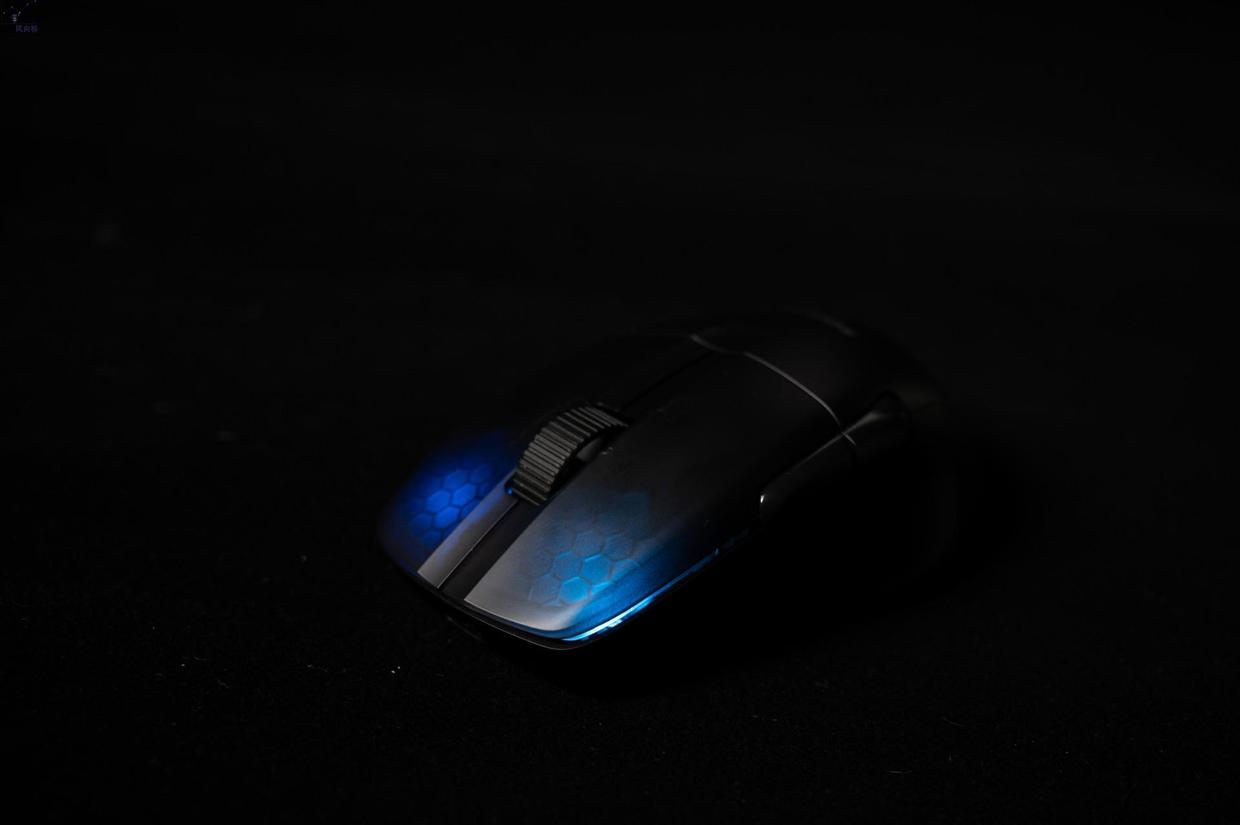 操作更順滑的電競鼠標，擁有100小時續航，KONE Pro Air上手