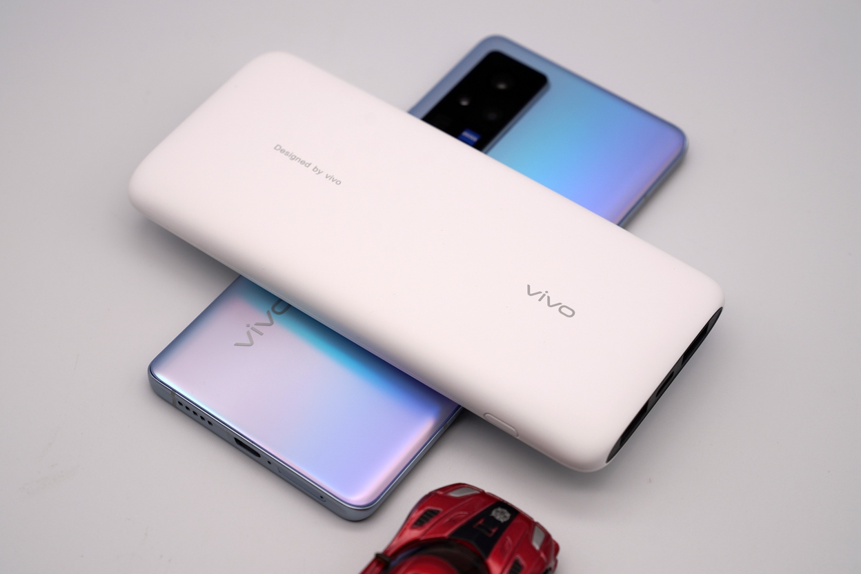 vivo 20W快充移動電源：輕薄便攜，出行閃充好幫手