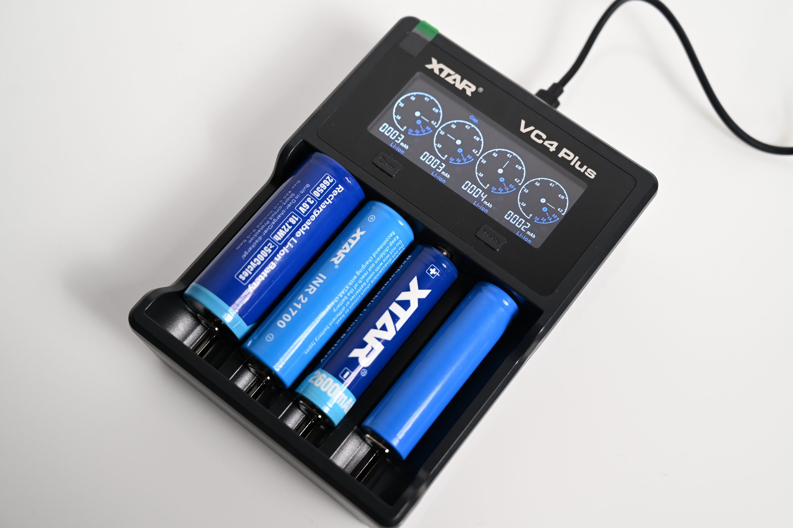 兼容超全的電池充電器，速度也挺快，XTAR VC4 PLUS鋰電充電器上手