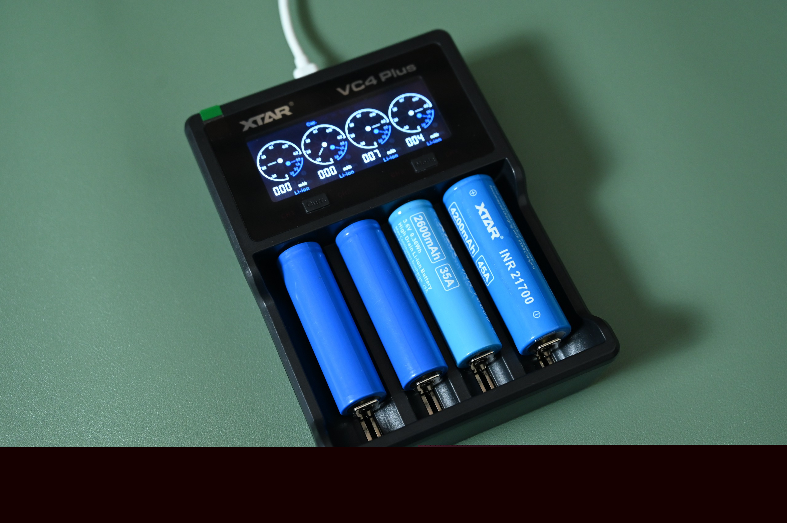 一件就夠的電池充電神裝備，XTAR VC4 PLUS四槽充電器上手