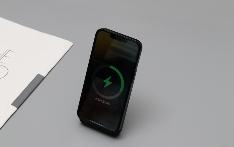 充電無“線”制，電友MagSafe充電寶讓你的iPhone13優雅充電