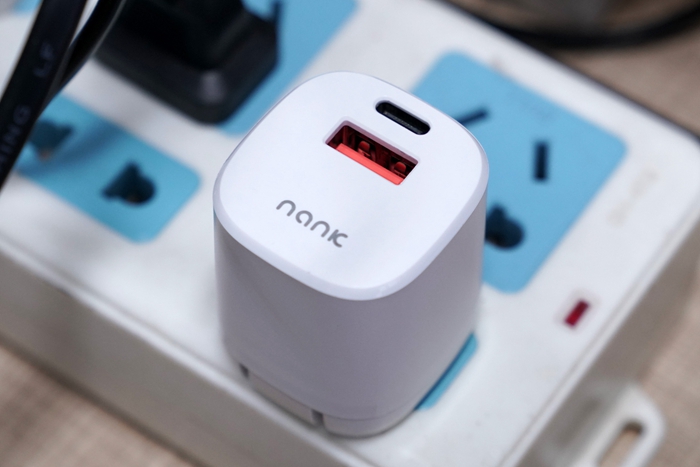 南卡20W迷你PD充電器C2：小身材、大驚喜