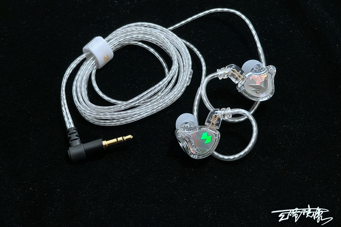 入門HiFi優(yōu)等生！錦瑟香也MY LOVE舞臺(tái)監(jiān)聽風(fēng)格有線耳機(jī)